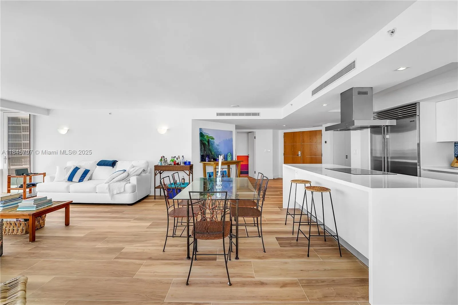 400 S Pointe Dr # 704, Miami Beach, FL 33139 photo 4
