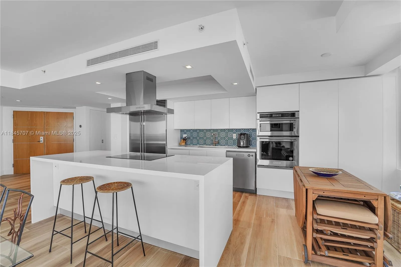 400 S Pointe Dr # 704, Miami Beach, FL 33139 photo 6