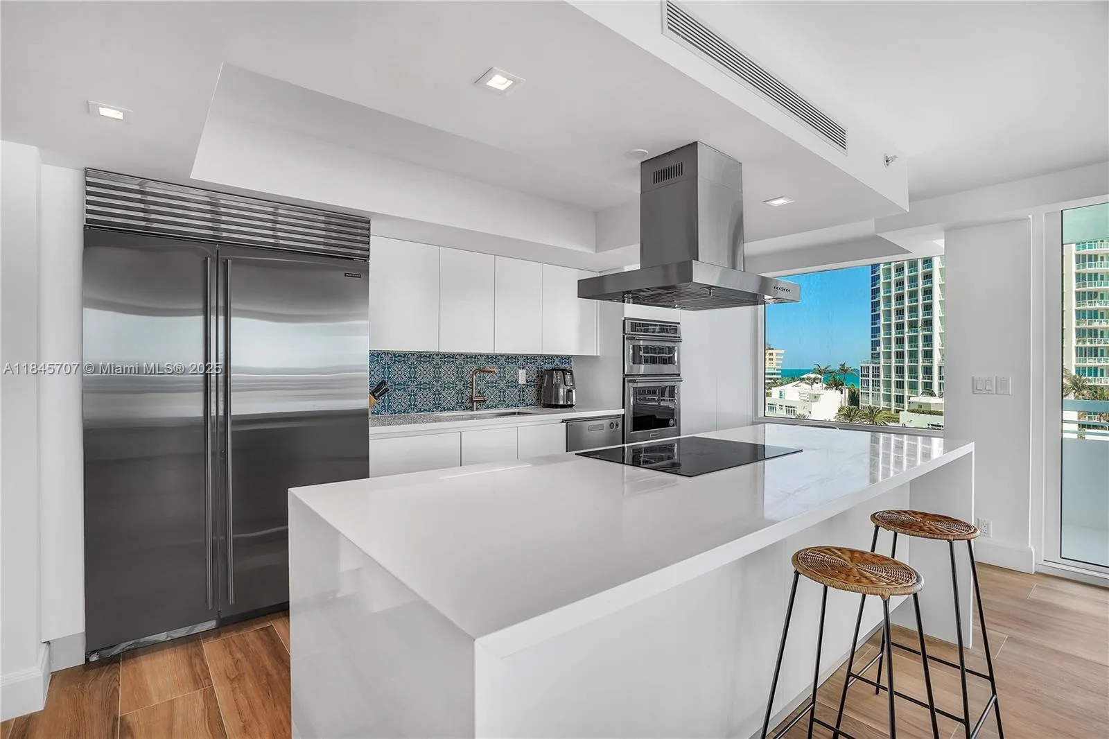 400 S Pointe Dr # 704, Miami Beach, FL 33139 photo 7