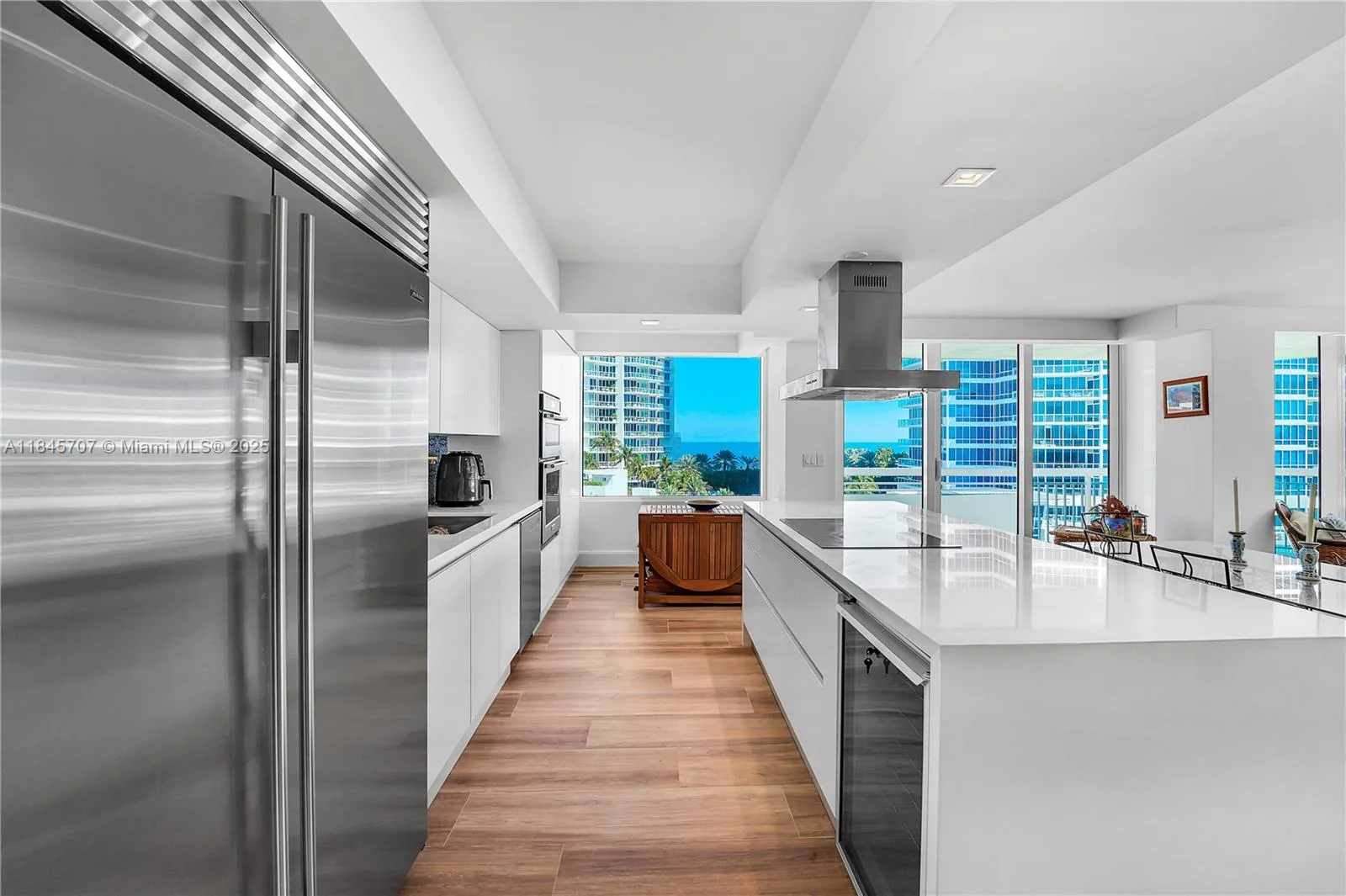 400 S Pointe Dr # 704, Miami Beach, FL 33139 photo 8