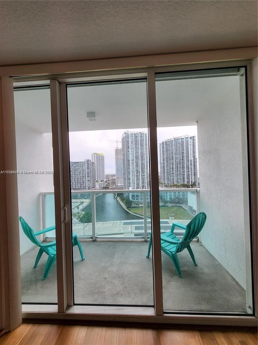 31 SE 5th St # 2409, Miami, FL 33131 photo 11