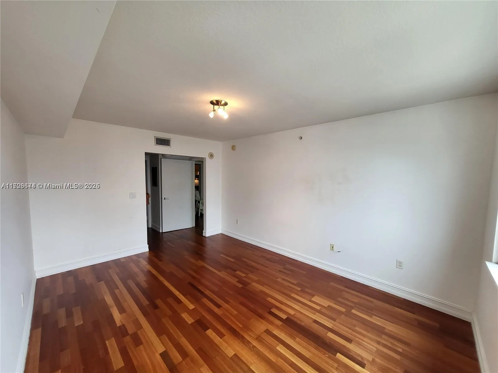 31 SE 5th St # 2409, Miami, FL 33131 photo 5
