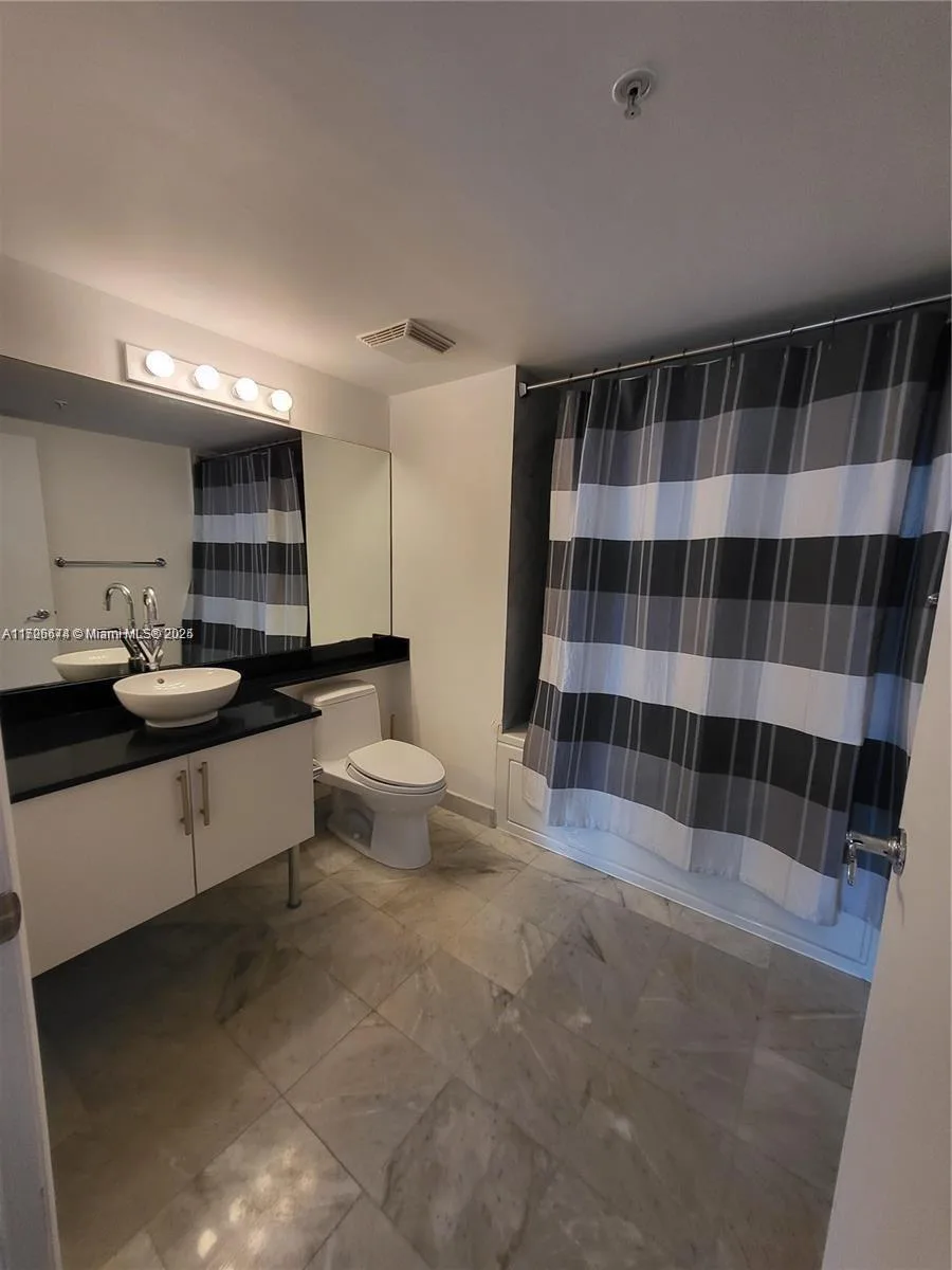 31 SE 5th St # 2409, Miami, FL 33131 photo 7