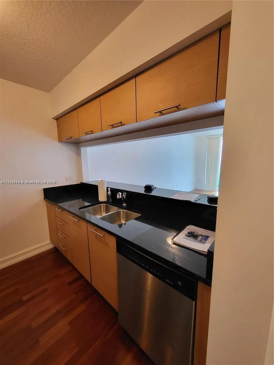31 SE 5th St # 2409, Miami, FL 33131 photo 8