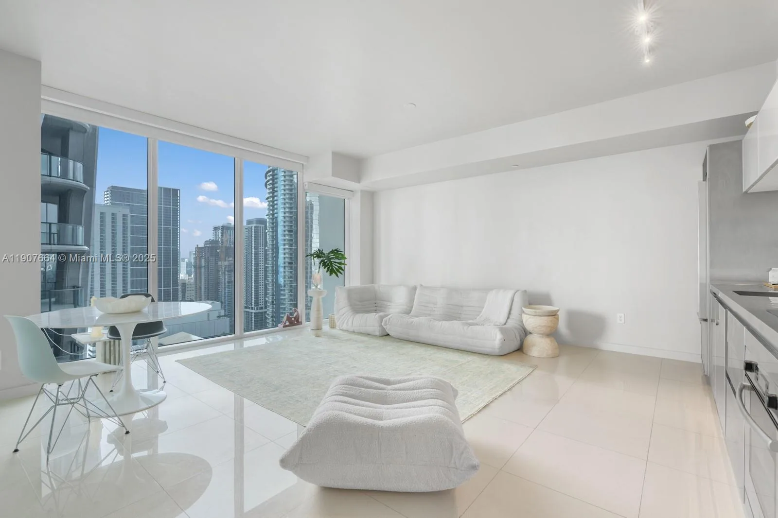 1040 Biscayne Blvd # 2908, Miami, FL 33132