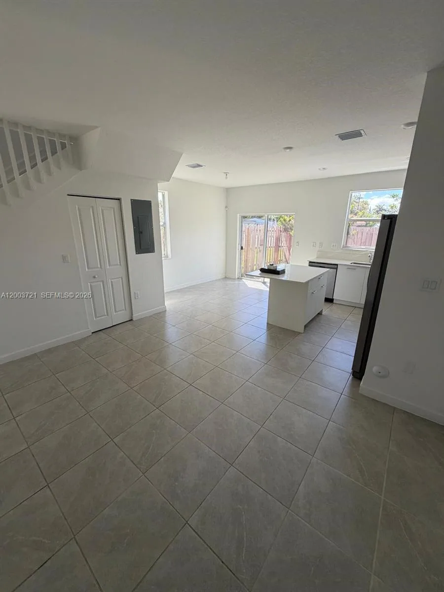 12148 NW 24TH PL # 12148, Miami, FL 33167 photo 4