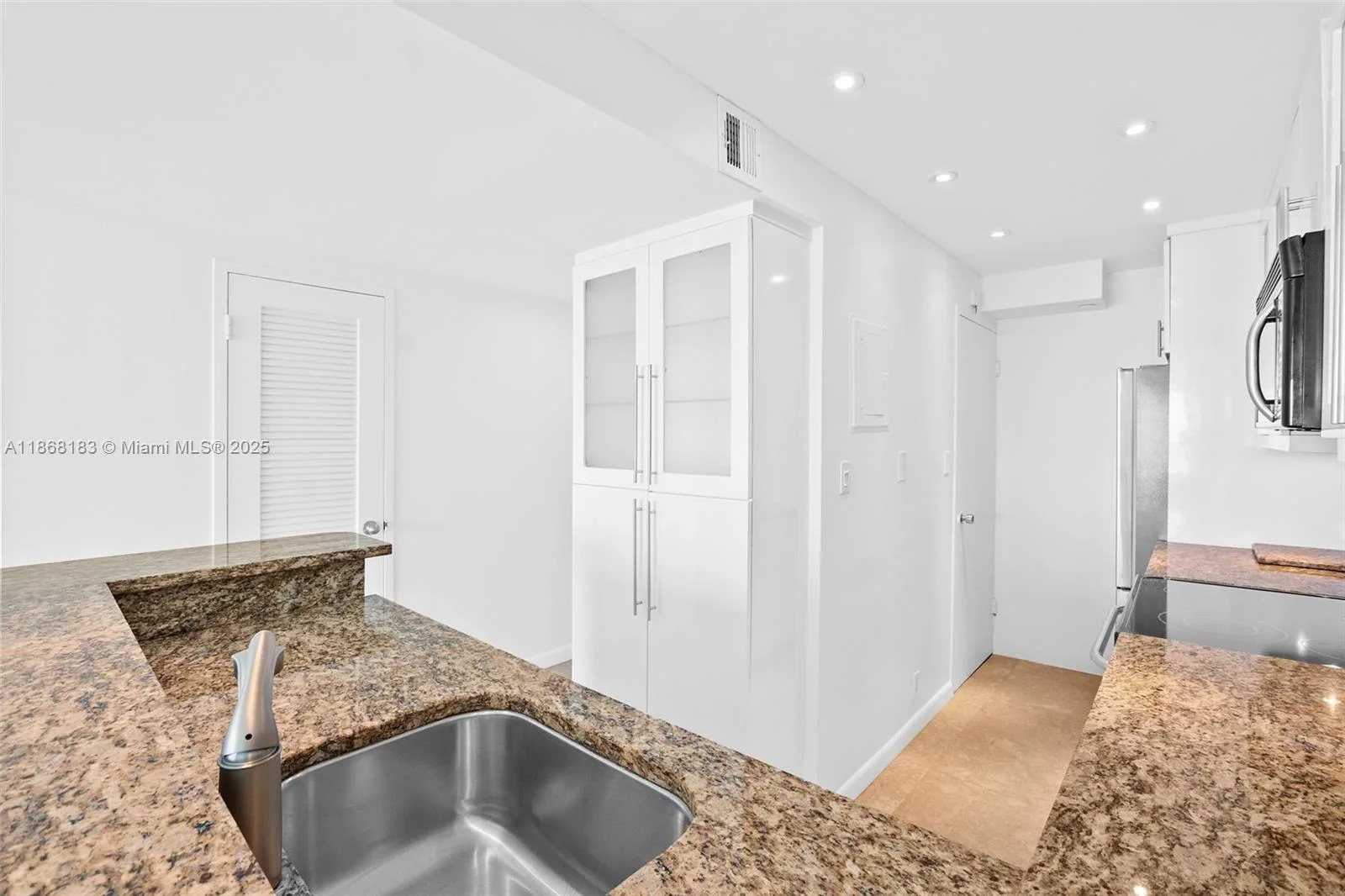1000 West Ave # PH12, Miami Beach, FL 33139 photo 12