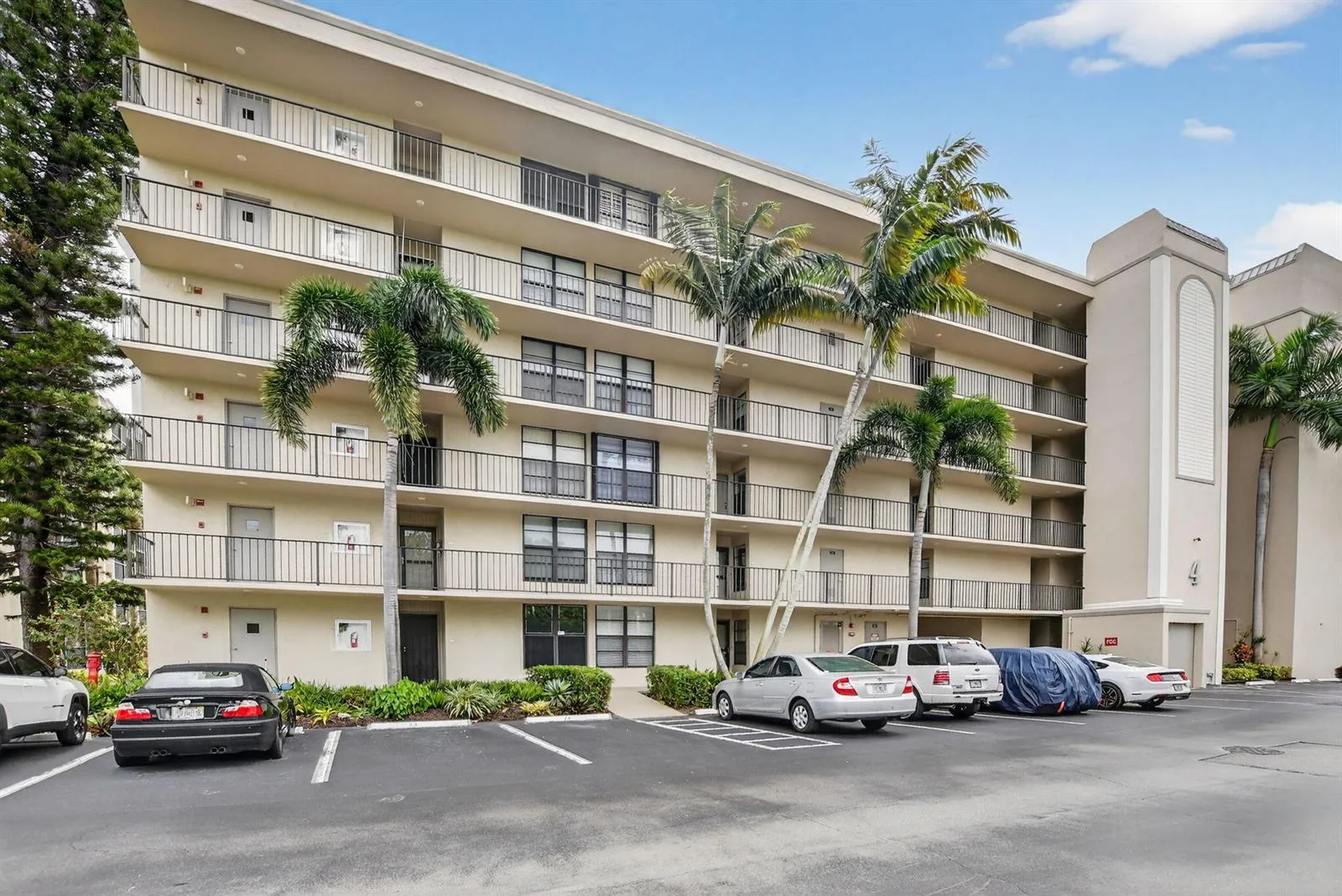 4 Royal Palm Way # 601, Boca Raton, FL 33432
