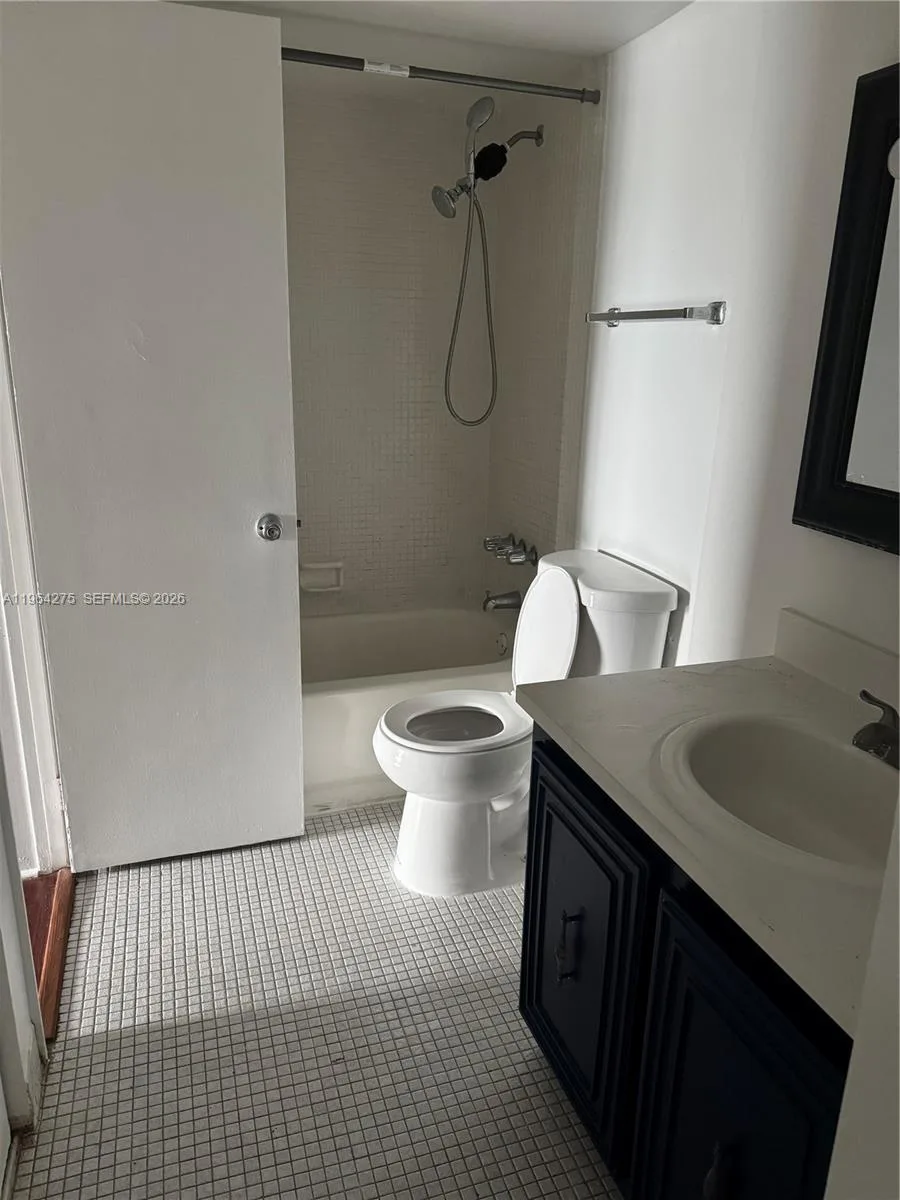 496 NW 165th St Rd # D-614, Miami, FL 33169 photo 4