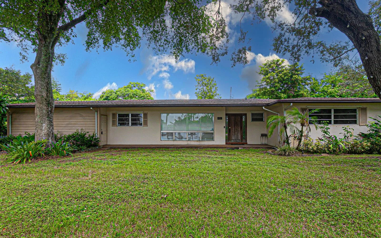4511 E Country Club Circle, Plantation, FL 33317