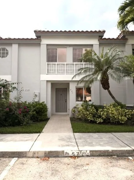 571 NW 208th Cir, Pembroke Pines, FL 33029