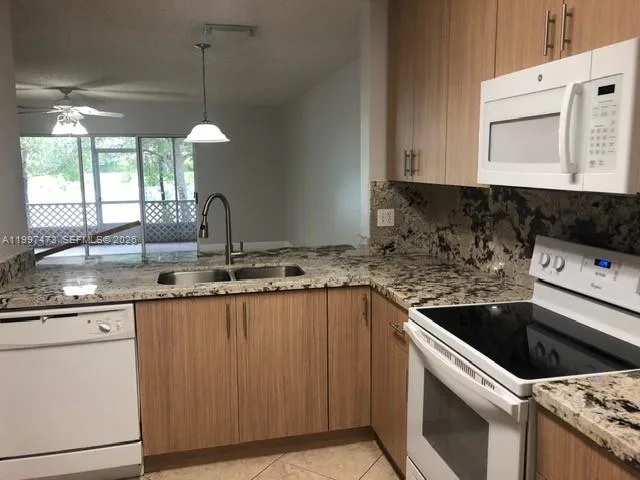 571 NW 208th Cir, Pembroke Pines, FL 33029 photo 5