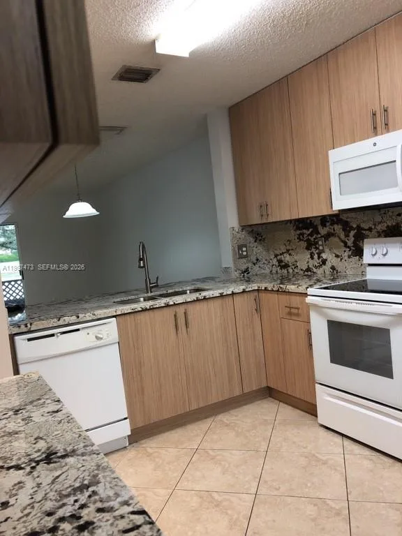 571 NW 208th Cir, Pembroke Pines, FL 33029 photo 8