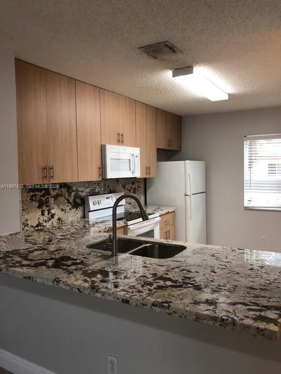 571 NW 208th Cir, Pembroke Pines, FL 33029 photo 9