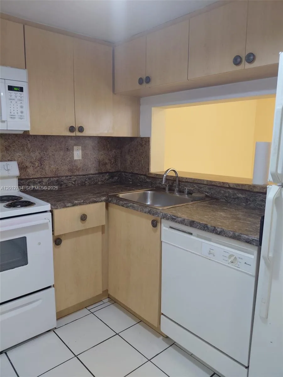 11790 SW 18th St # 429-3, Miami, FL 33175 photo 3