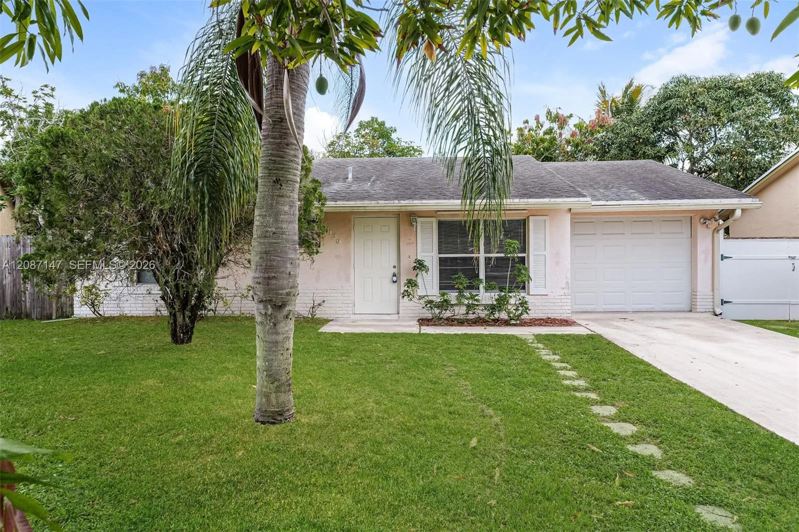 6129 Moonbeam Dr, Lake Worth, FL 33463