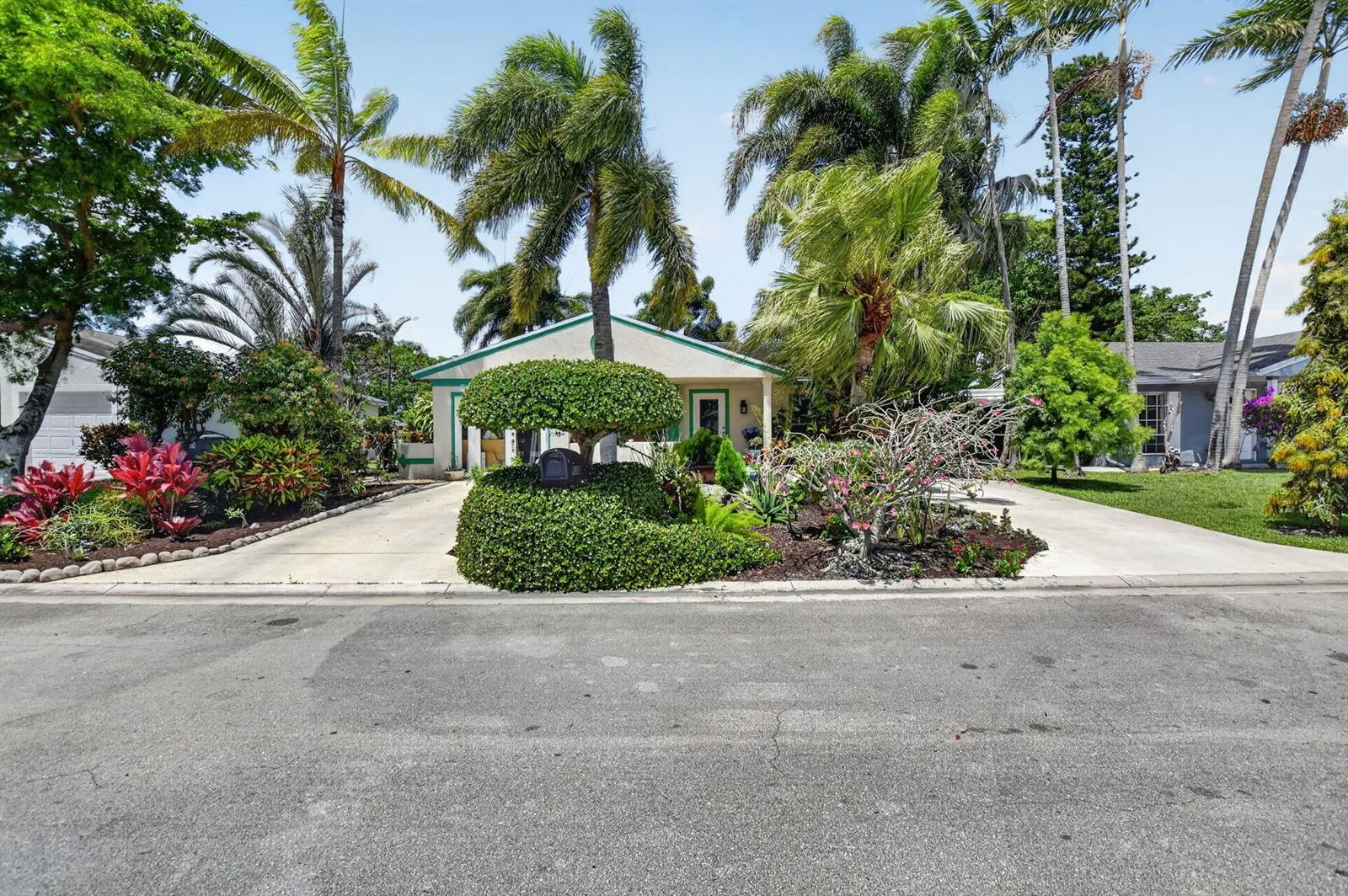 8353 Huntsman Place, Boca Raton, FL 33433