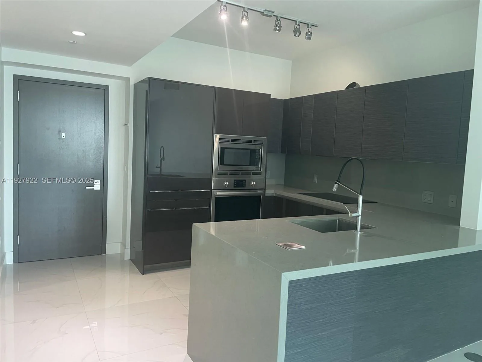 1080 Brickell Ave # 1607, Miami, FL 33131