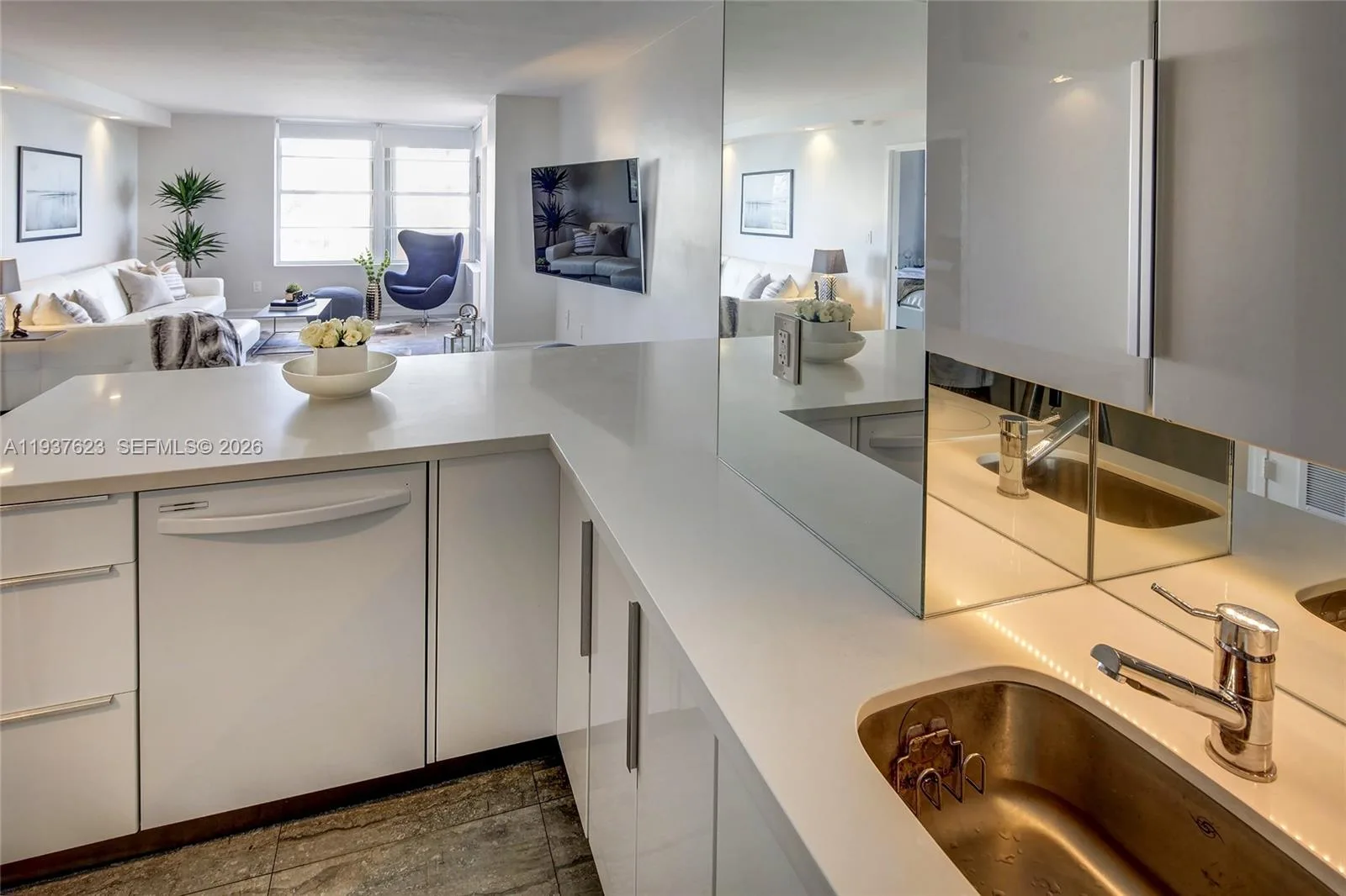 2899 Collins Ave # 617, Miami Beach, FL 33140 photo 2