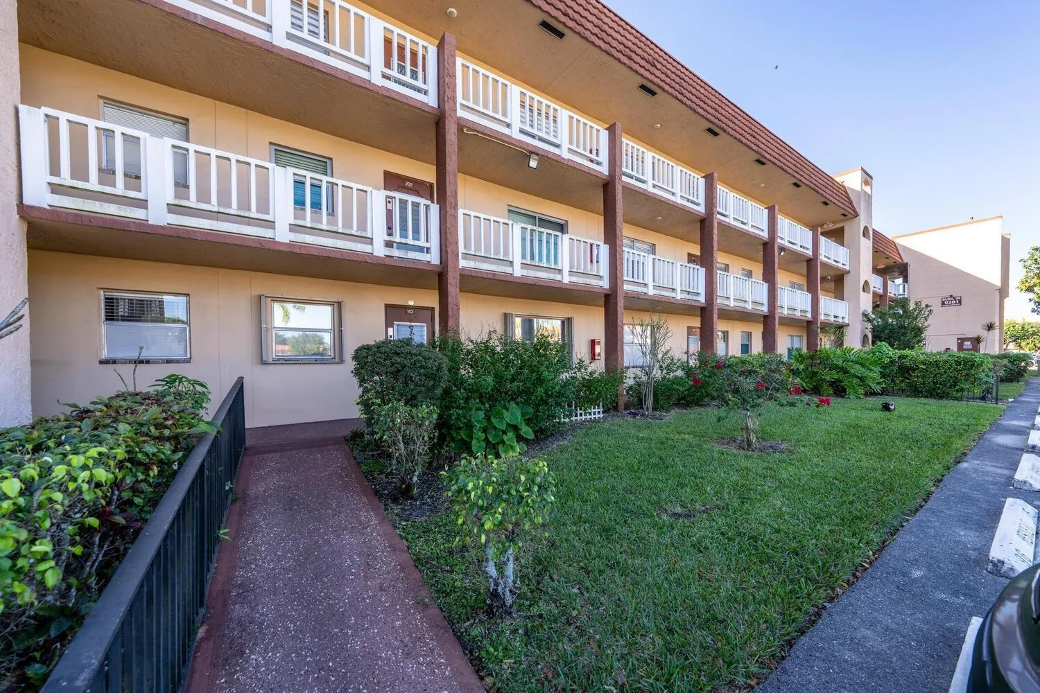 9281 Sunrise Lakes Boulevard # 107, Sunrise, FL 33322
