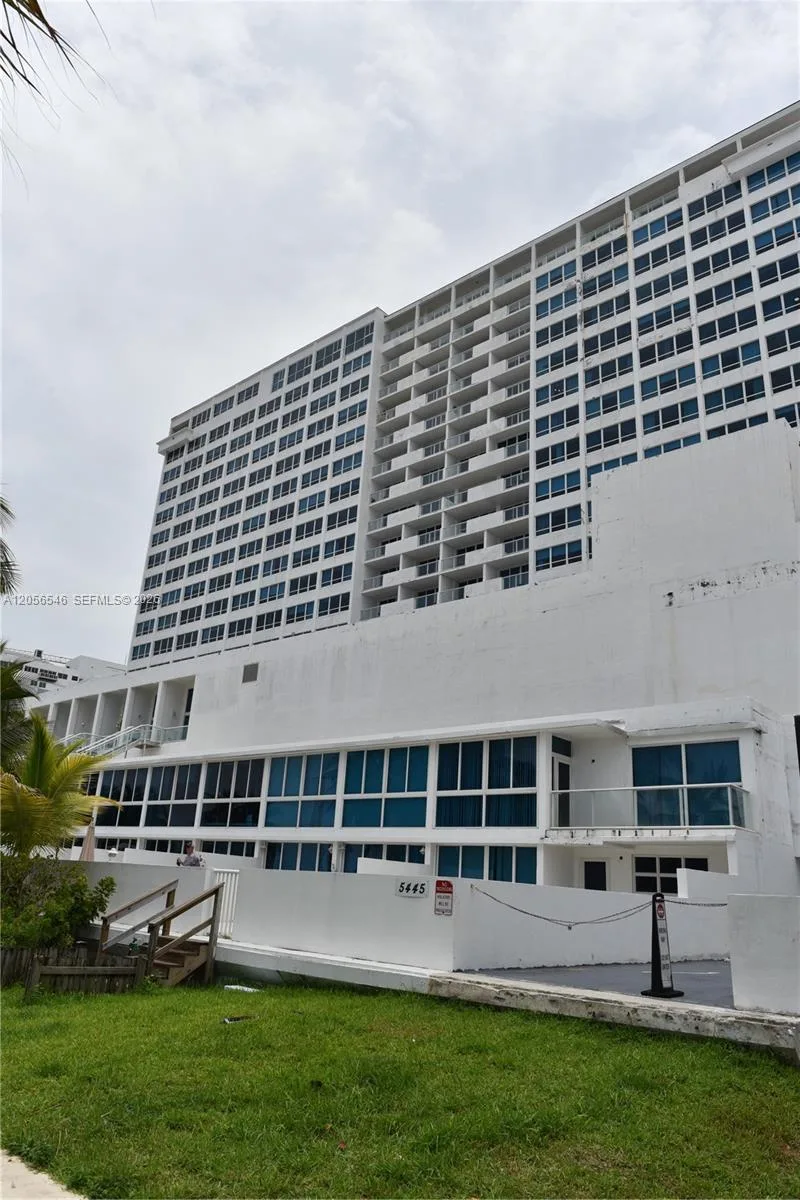 5555 Collins Ave # 8K, Miami Beach, FL 33140 photo 2