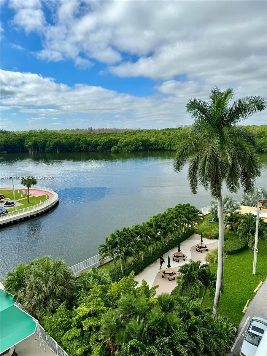 400 Kings Point Dr # 609, Sunny Isles Beach, FL 33160 photo 11
