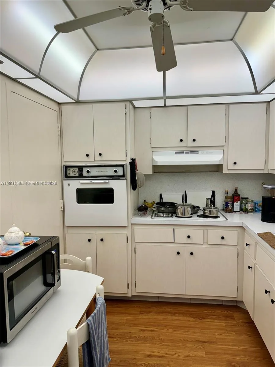 400 Kings Point Dr # 609, Sunny Isles Beach, FL 33160 photo 12