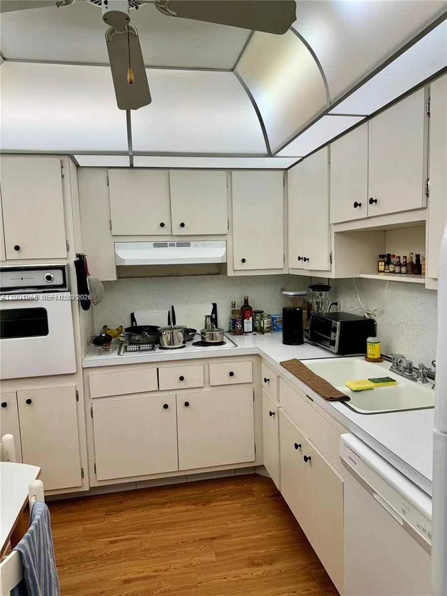 400 Kings Point Dr # 609, Sunny Isles Beach, FL 33160 photo 13
