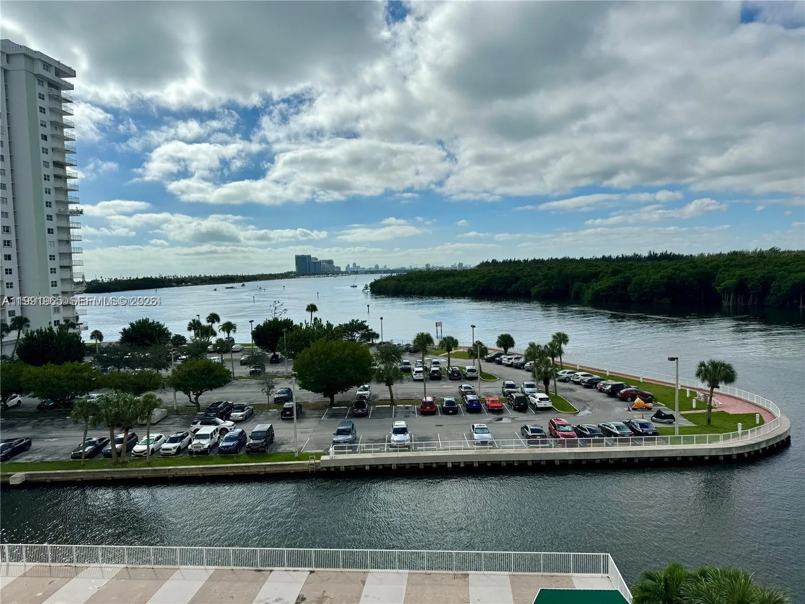 400 Kings Point Dr # 609, Sunny Isles Beach, FL 33160 photo 2