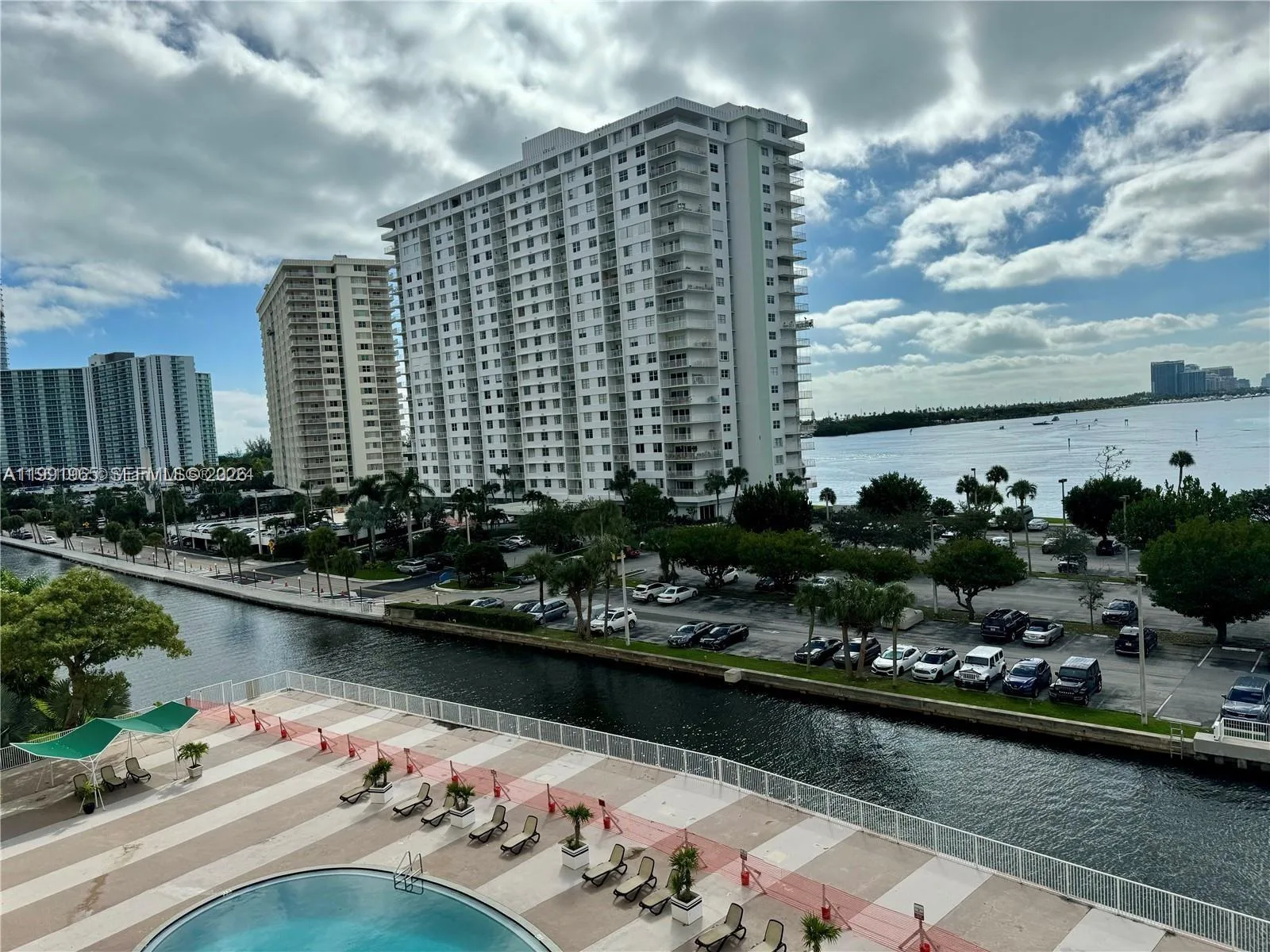 400 Kings Point Dr # 609, Sunny Isles Beach, FL 33160 photo 3