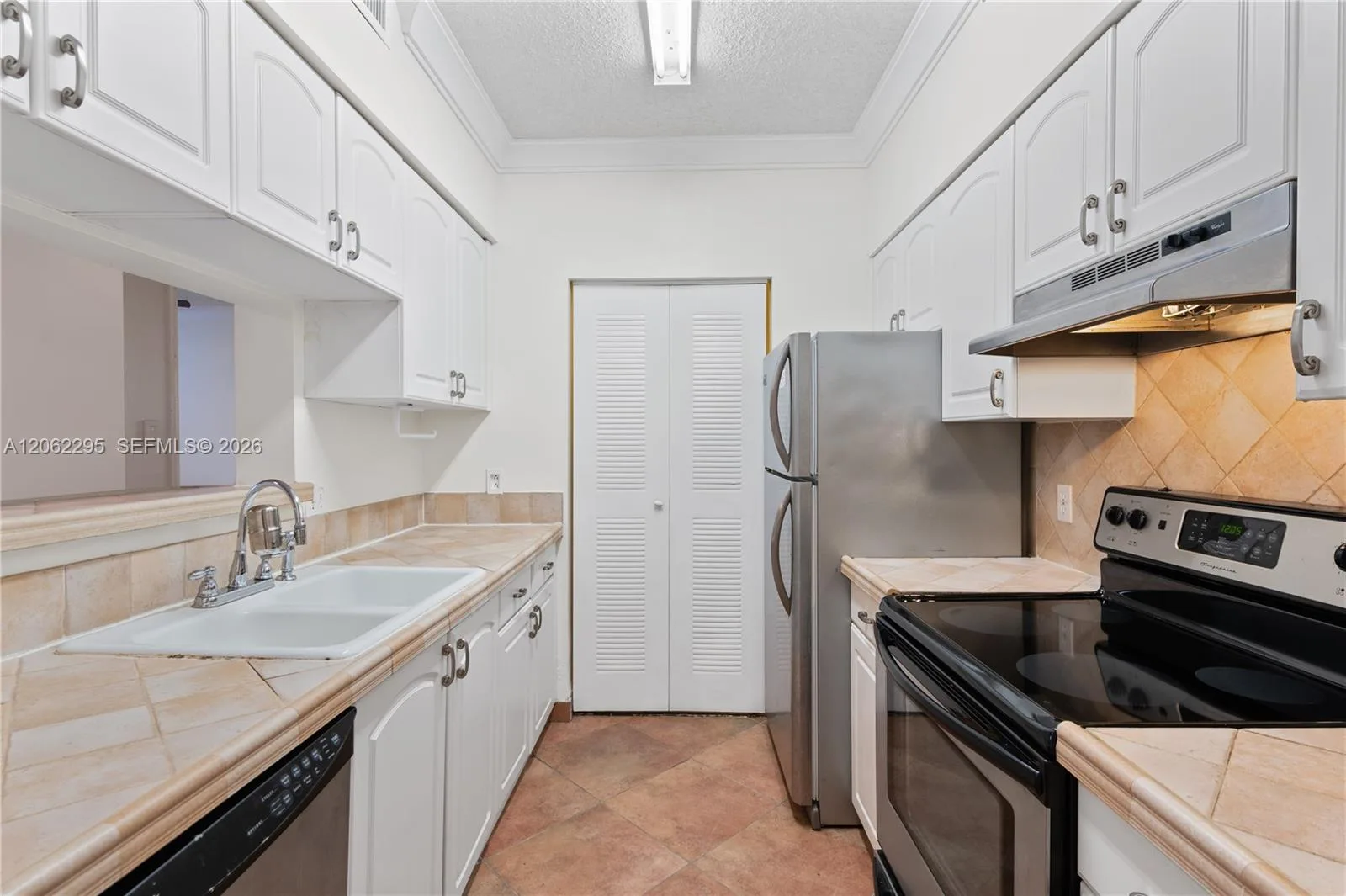 19701 E Country Club Dr # 5105, Aventura, FL 33180 photo 4