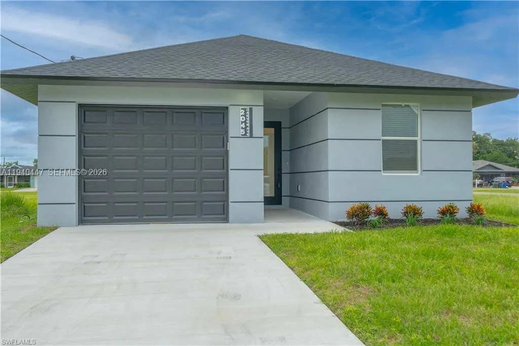 2045 Carver Ave, Fort Myers, FL 33916 photo 2