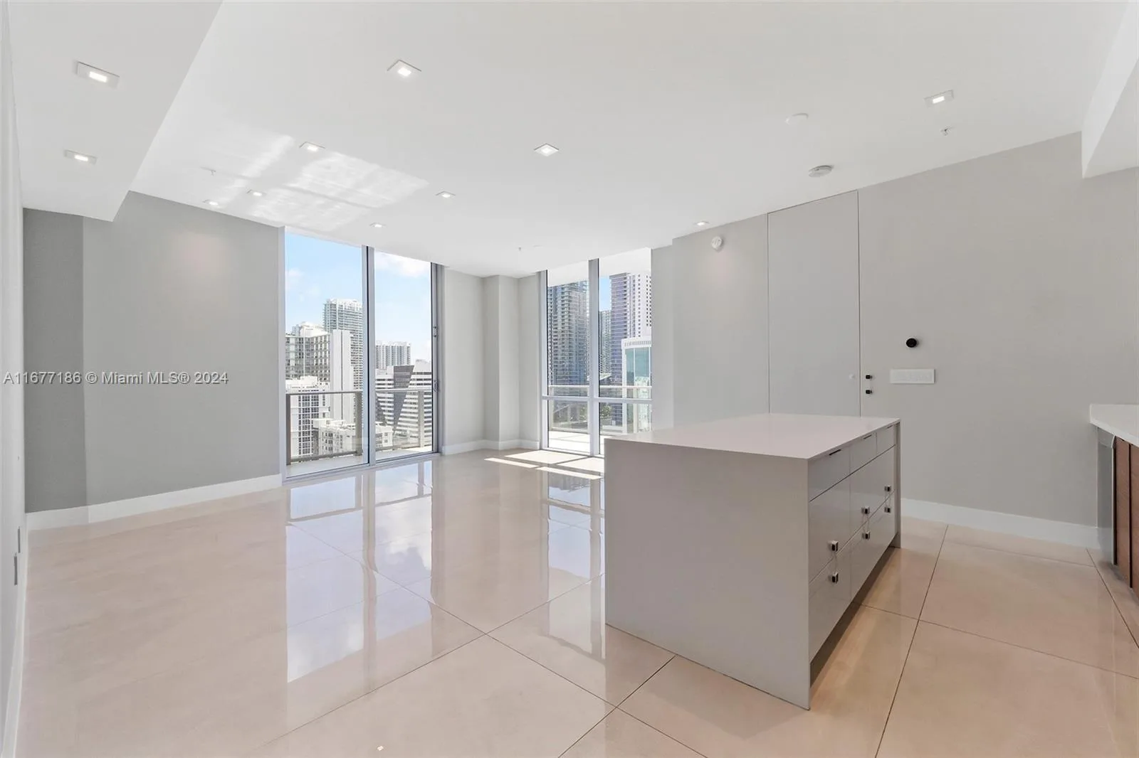 1010 SW 2nd Ave # PH03, Miami, FL 33130 photo 2