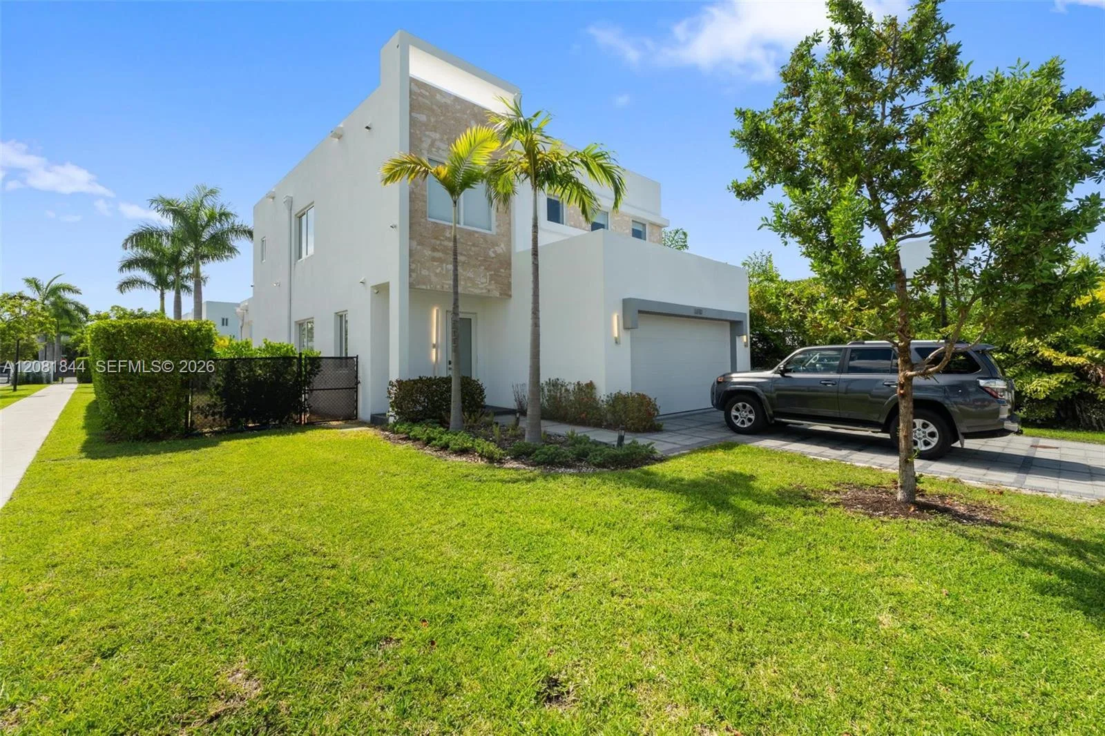 6810 NW 103rd Pl, Doral, FL 33178
