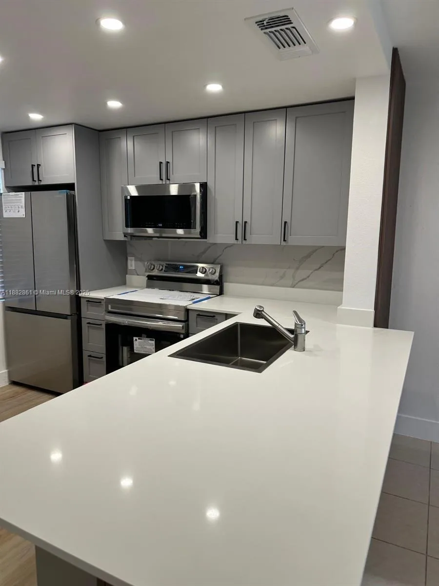 2828 Jackson St # I3, Fort Myers, FL 33901 photo 4