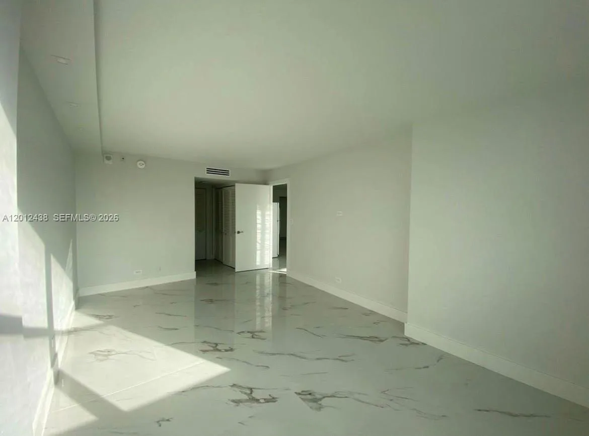 6039 Collins Ave # 1033, Miami Beach, FL 33140 photo 12