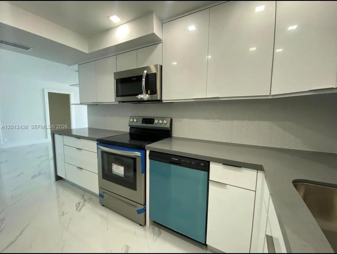 6039 Collins Ave # 1033, Miami Beach, FL 33140 photo 6