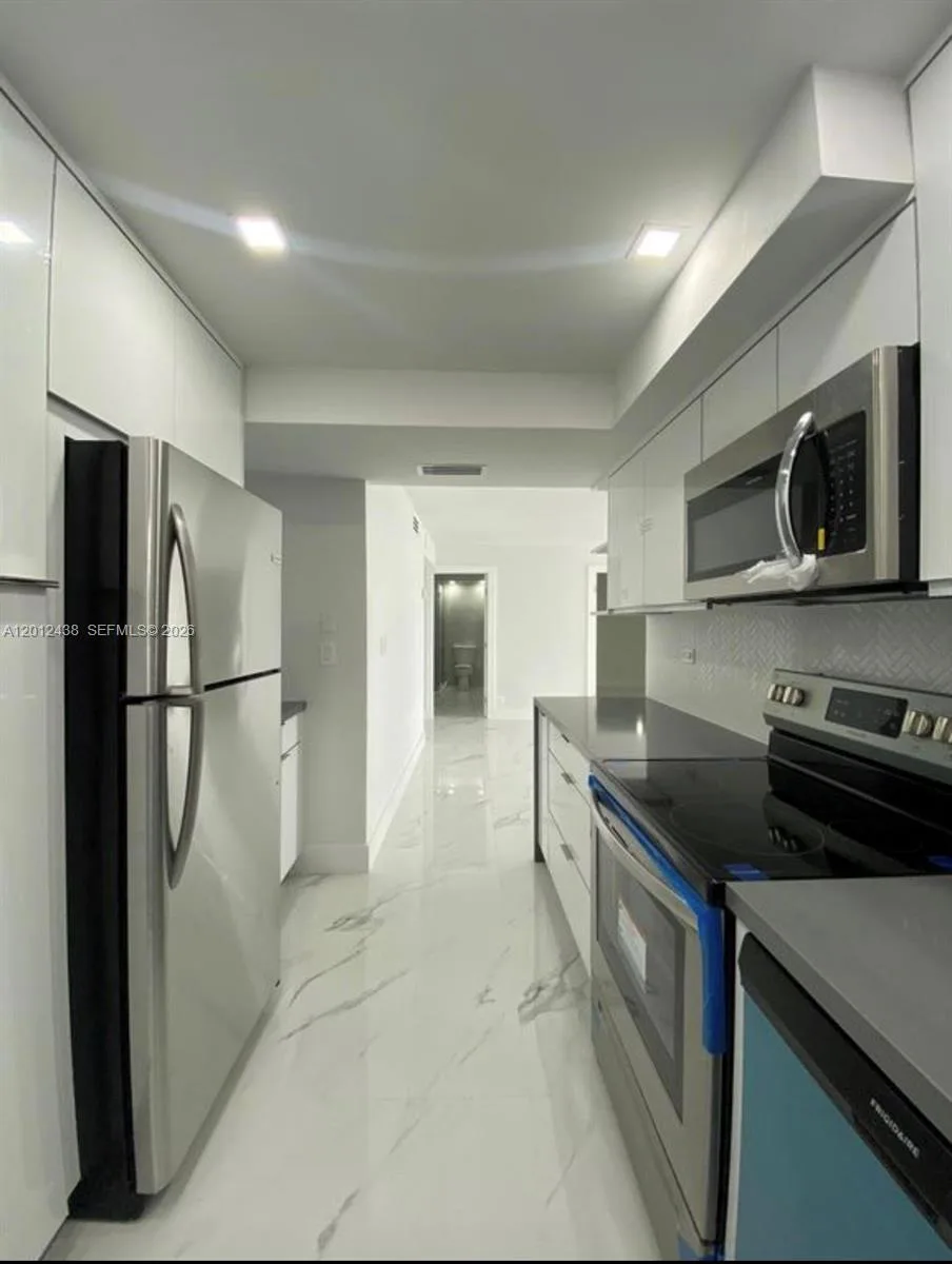 6039 Collins Ave # 1033, Miami Beach, FL 33140 photo 7