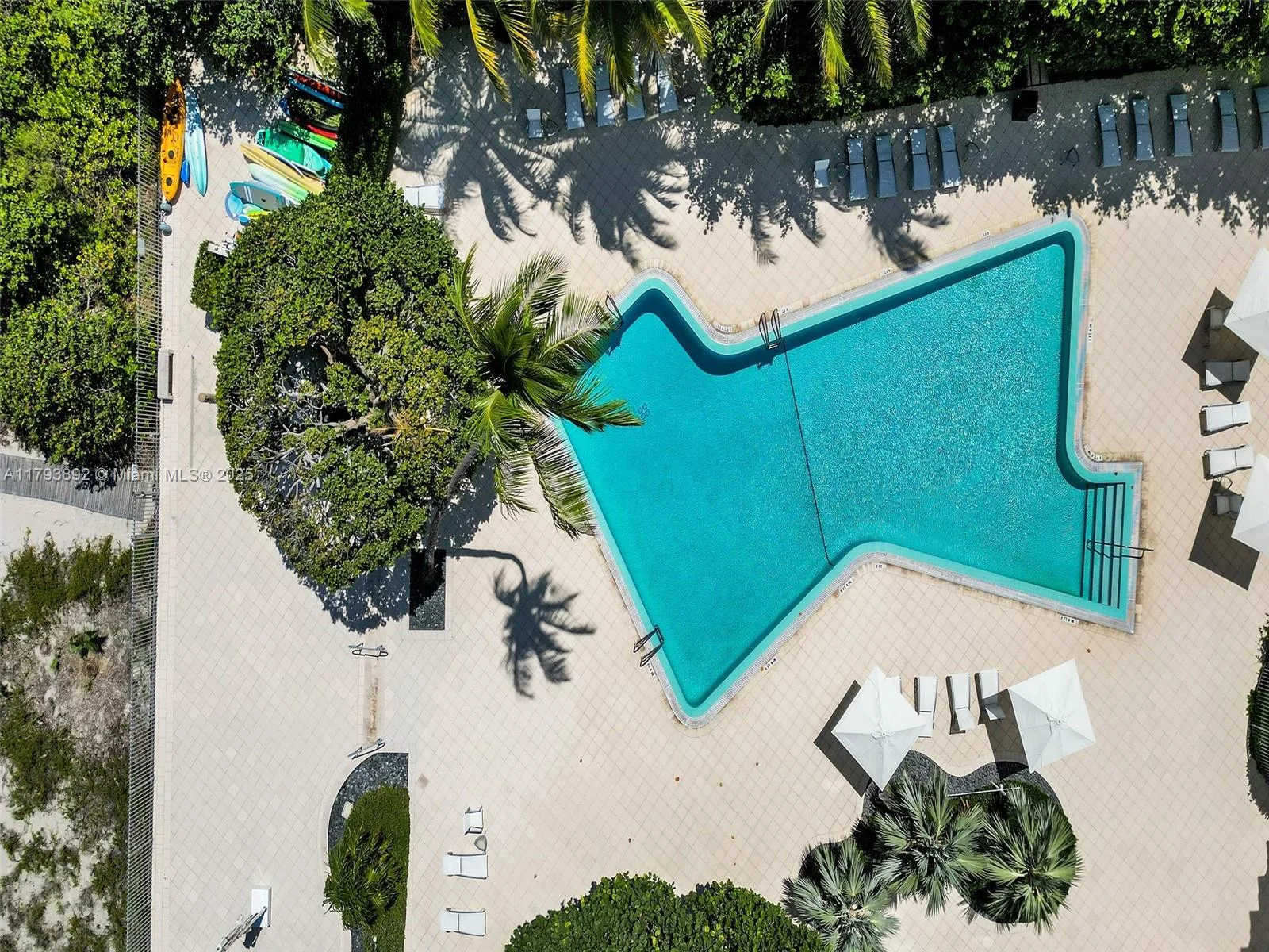 Island House – photo 15