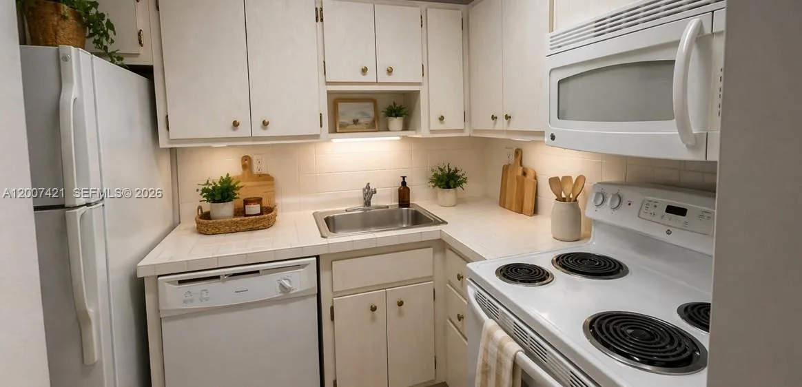 2899 Collins Ave # 1040, Miami Beach, FL 33140 photo 4