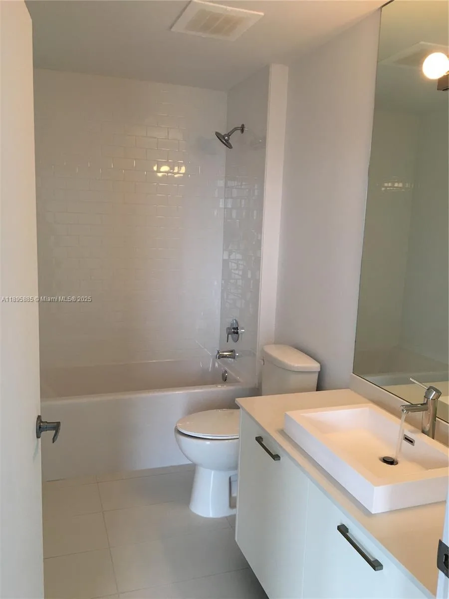 151 SE 1st St # 1710, Miami, FL 33131 photo 5
