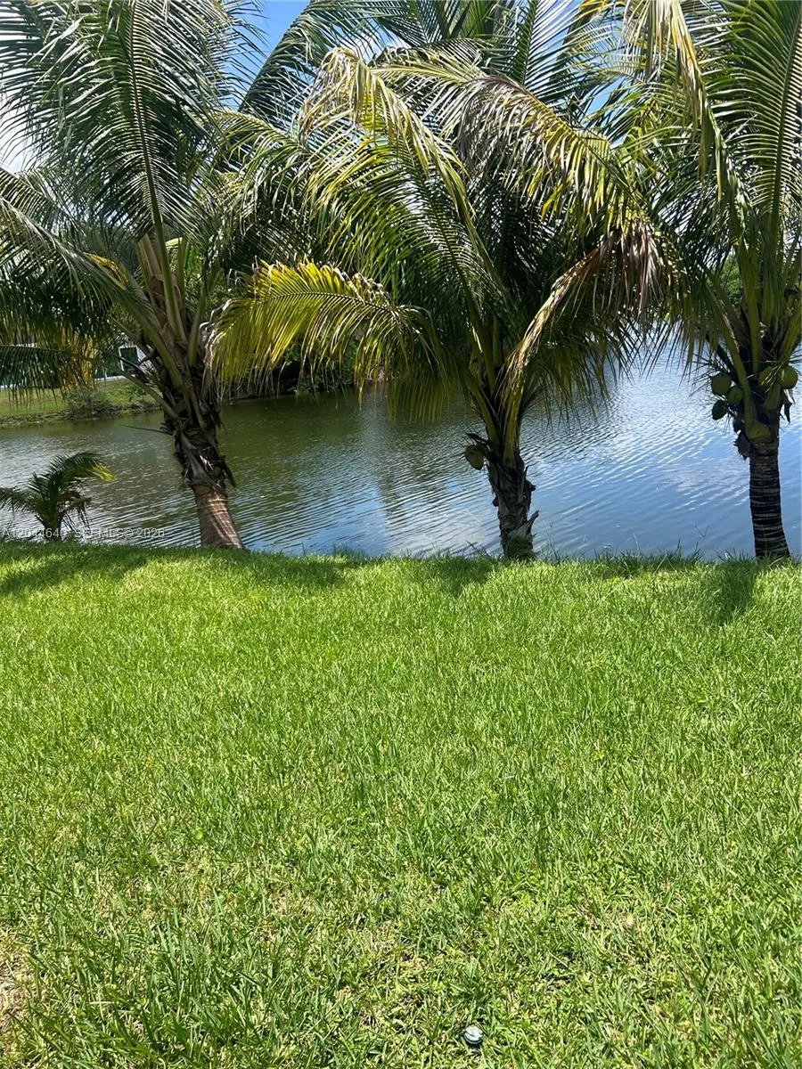 2730 Cypress Ave, Miramar, FL 33025 photo 5