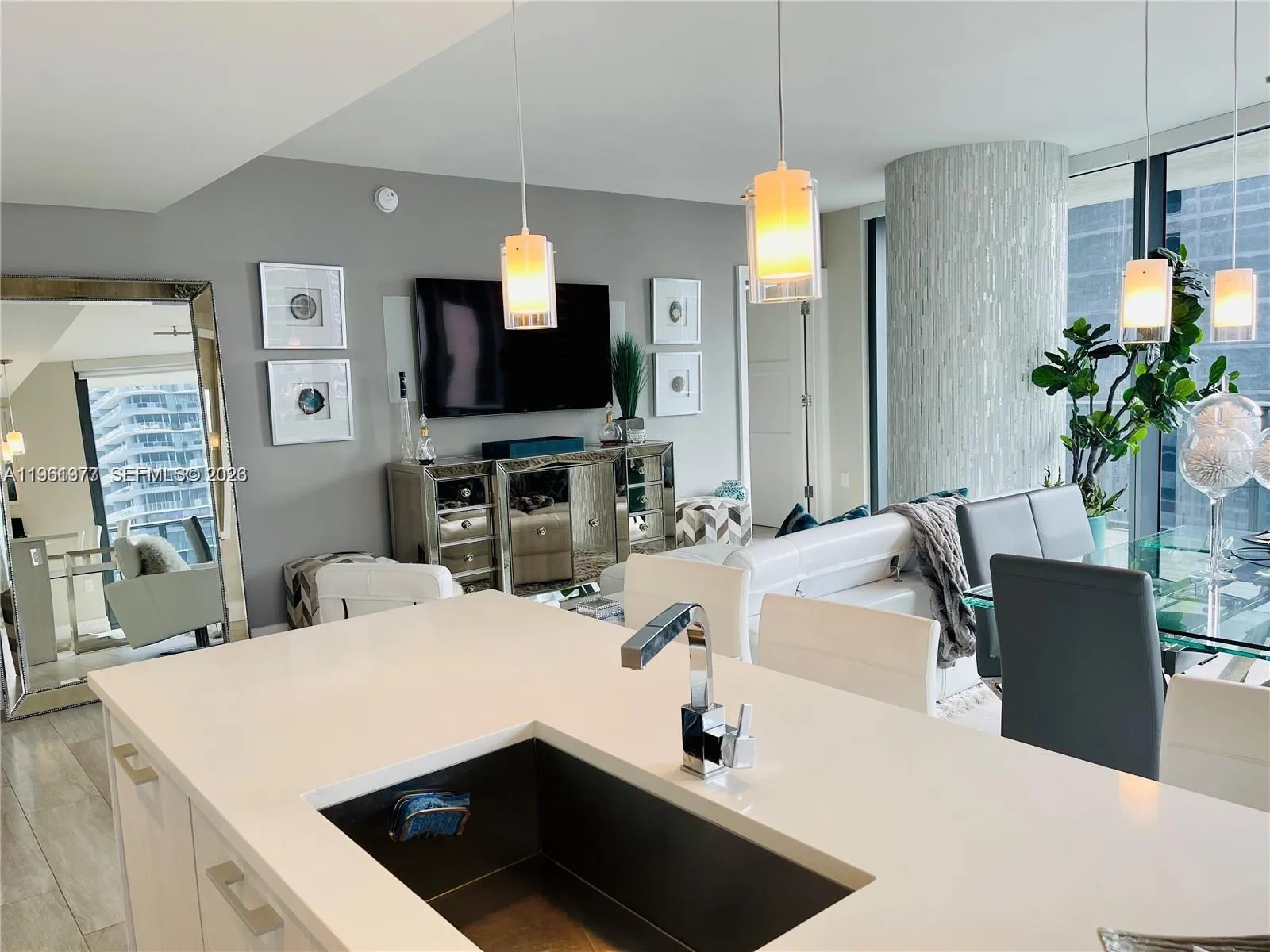 45 SW 9th St # 2003, Miami, FL 33130 photo 3