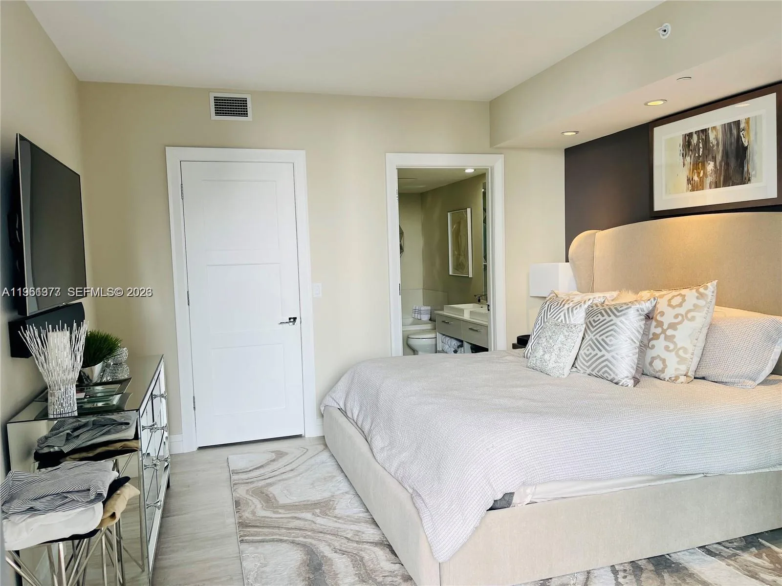 45 SW 9th St # 2003, Miami, FL 33130 photo 8