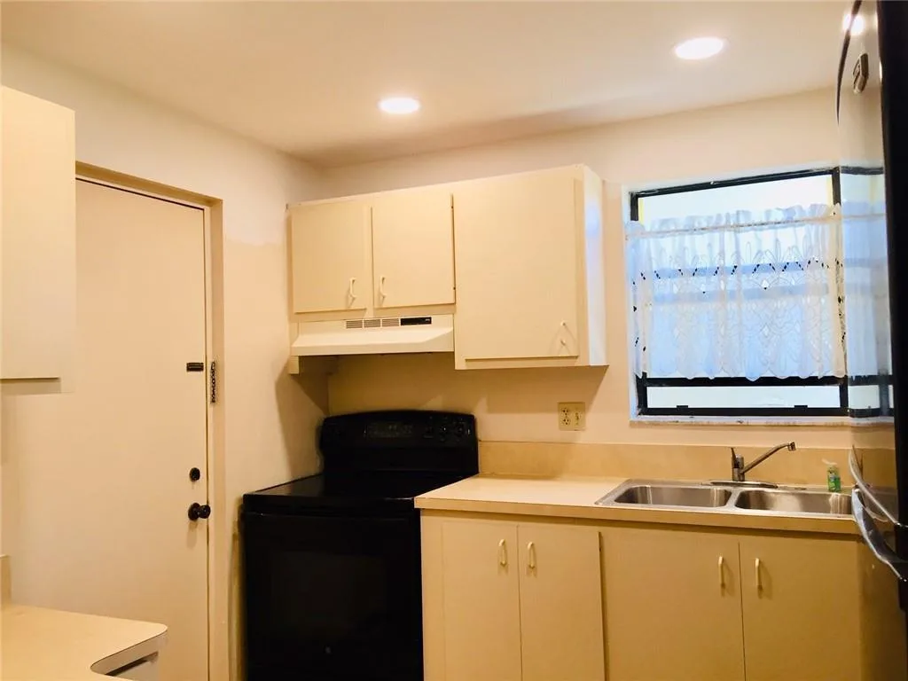 2316 S Cypress Bend Drive # 220, Pompano Beach, FL 33069 photo 12