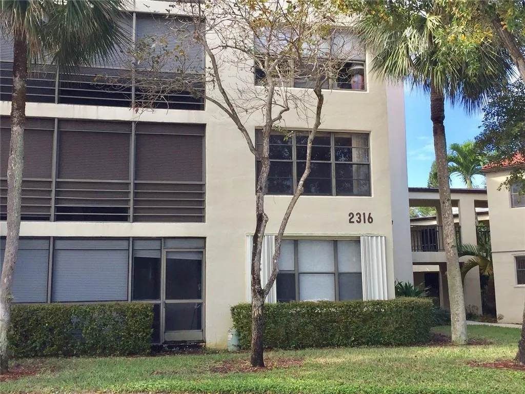 2316 S Cypress Bend Drive # 220, Pompano Beach, FL 33069 photo 5