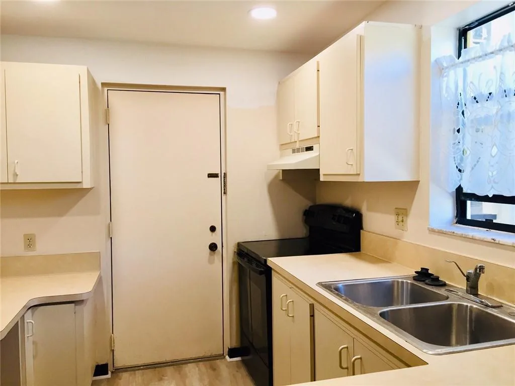 2316 S Cypress Bend Drive # 220, Pompano Beach, FL 33069 photo 6