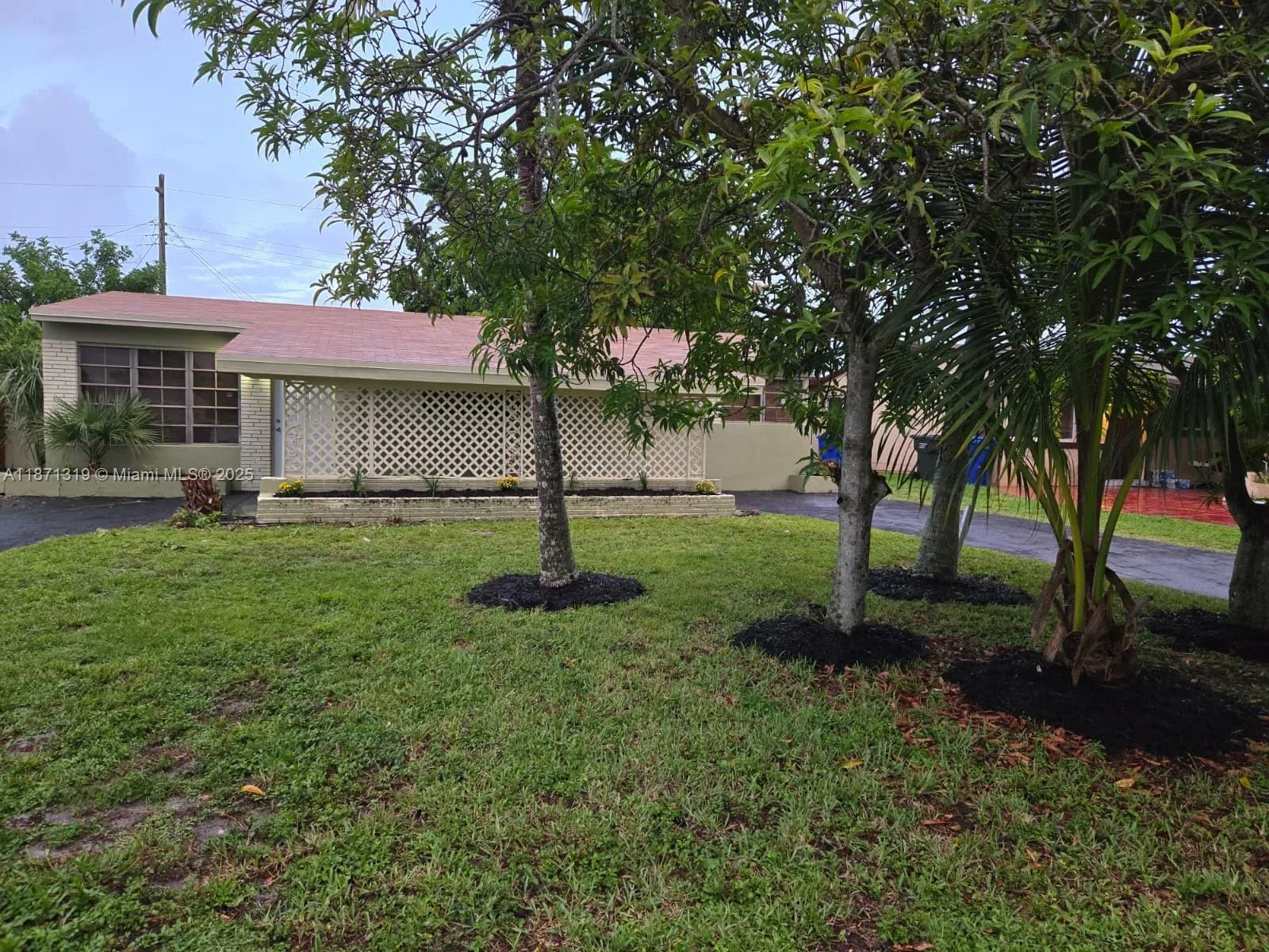 6751 Meade St, Hollywood, FL 33024