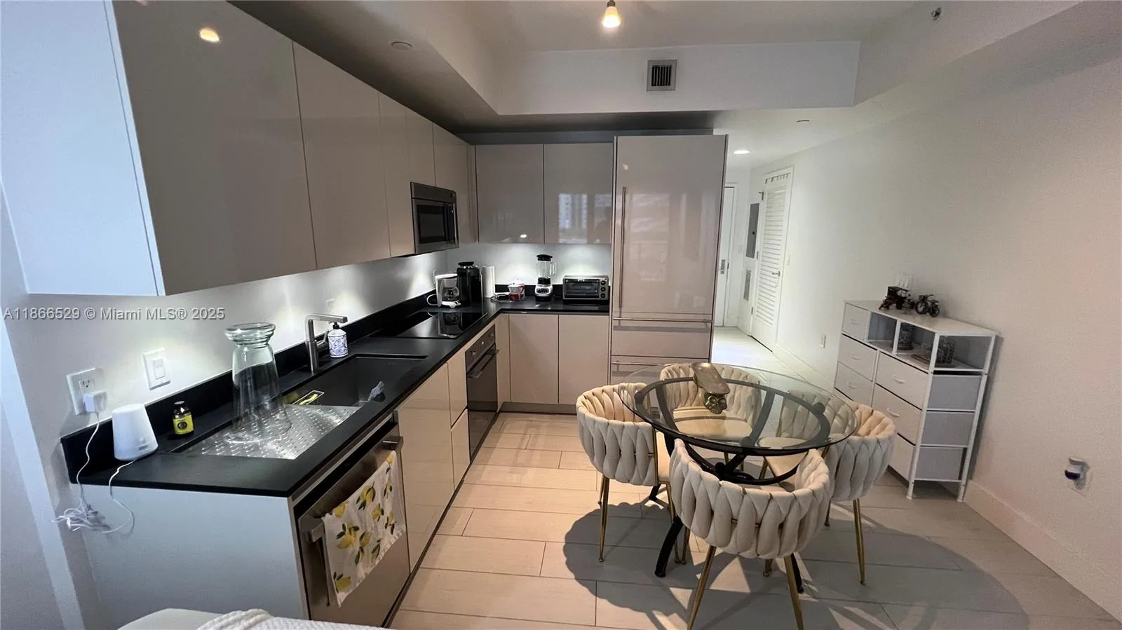 1010 Brickell Ave # 1510, Miami, FL 33131 photo 3