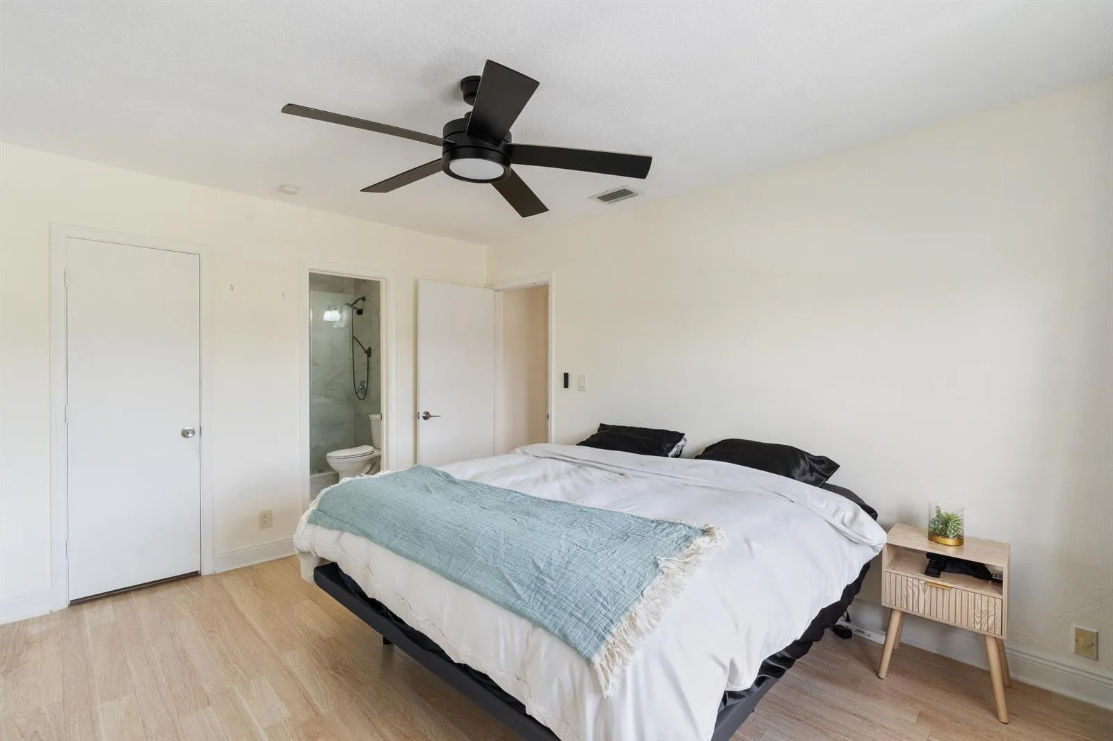 299 SW 7TH Street # 2060, Boca Raton, FL 33432 photo 13